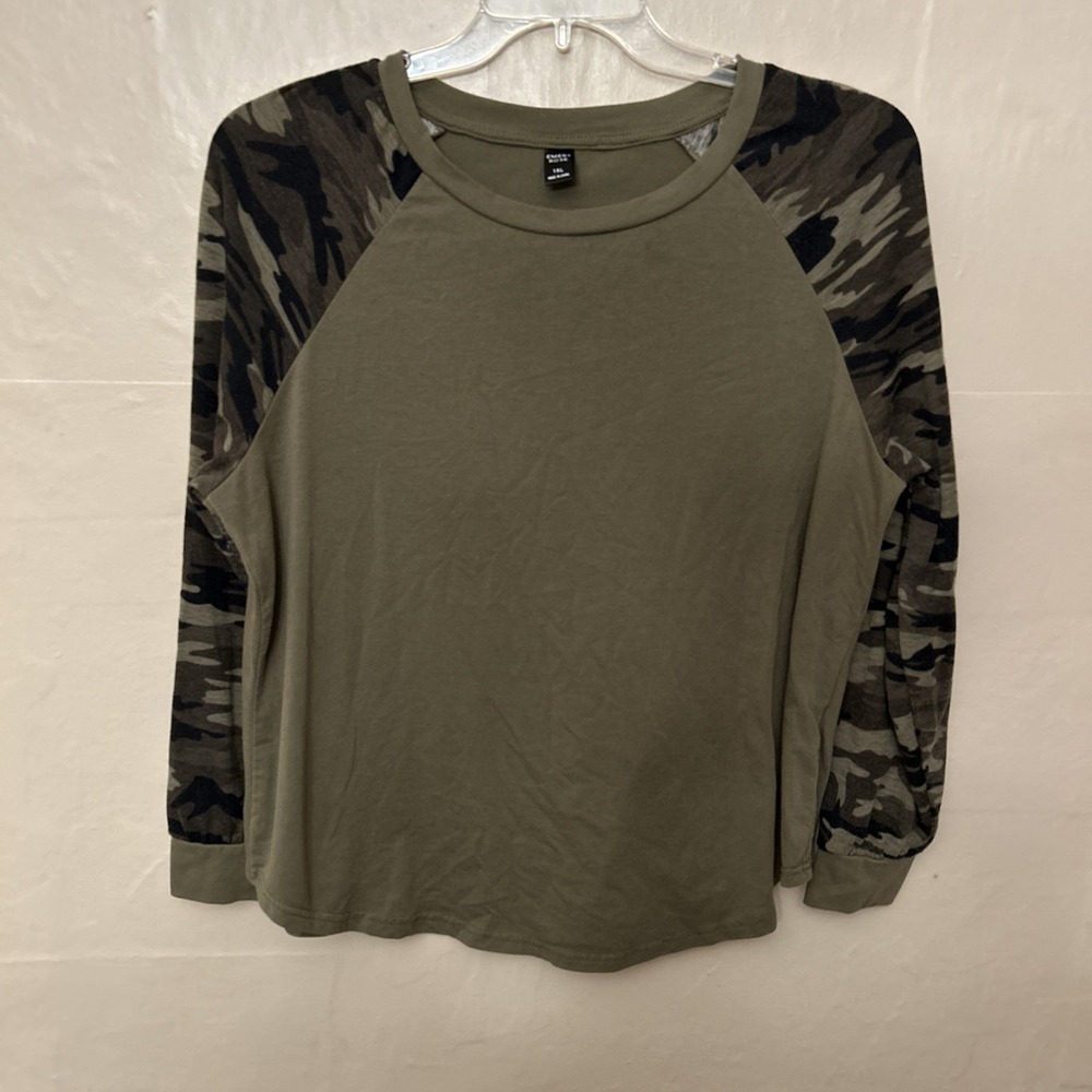 Emery Rose 1XL Olive Green Camo Sleeves‎ T Shirt